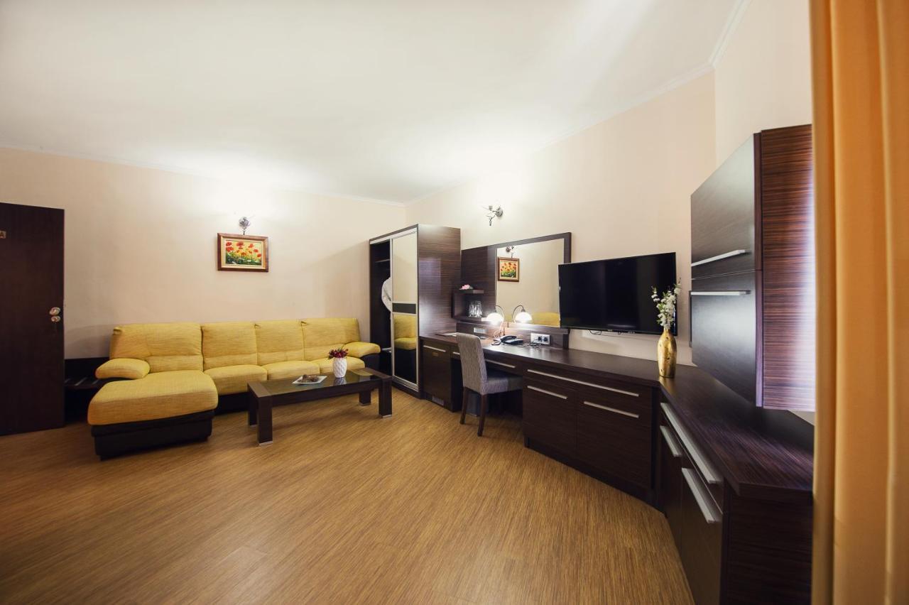 Family Hotel Hebar Batak Extérieur photo