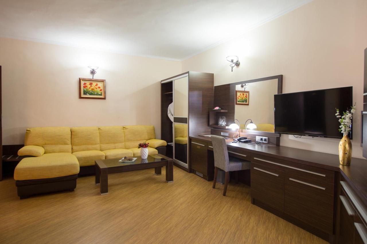 Family Hotel Hebar Batak Extérieur photo