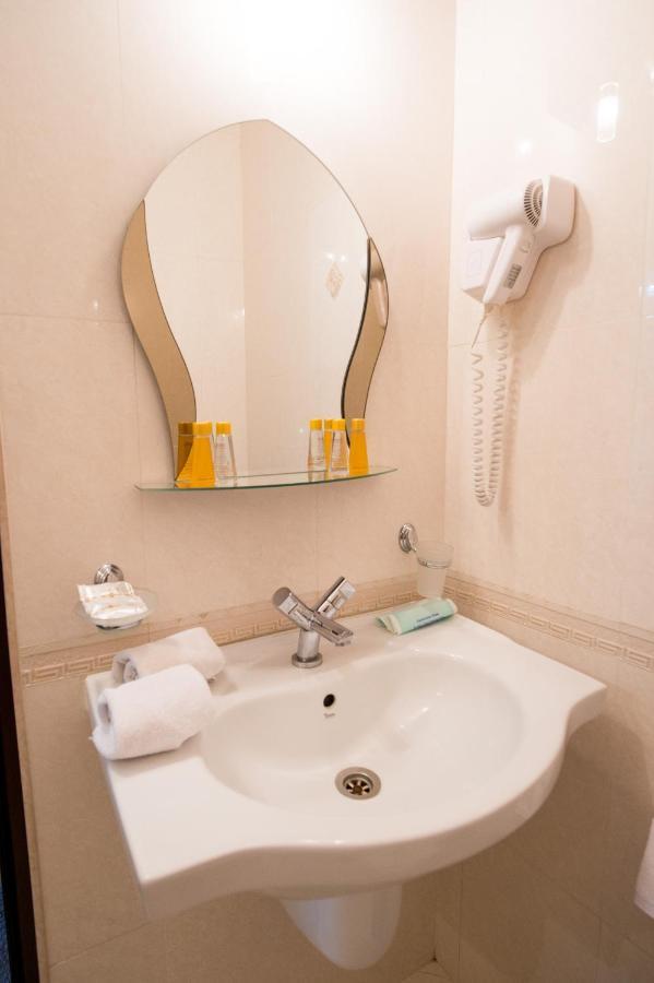Family Hotel Hebar Batak Extérieur photo