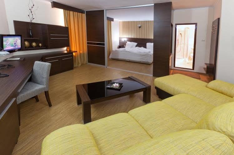 Family Hotel Hebar Batak Extérieur photo