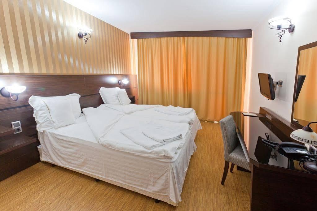 Family Hotel Hebar Batak Extérieur photo