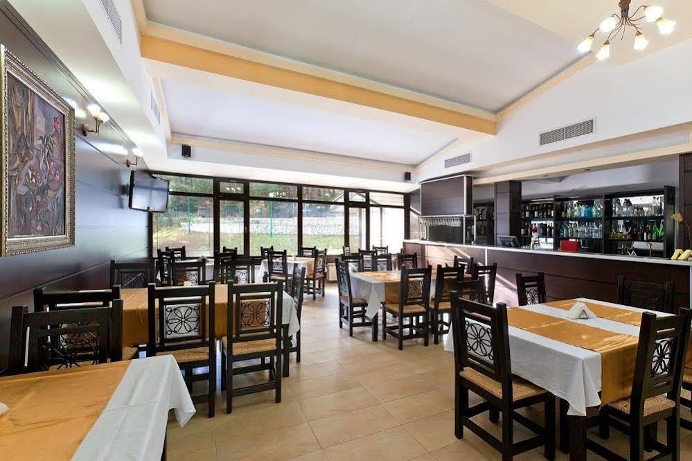 Family Hotel Hebar Batak Extérieur photo