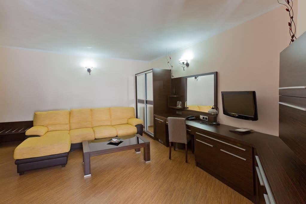 Family Hotel Hebar Batak Extérieur photo