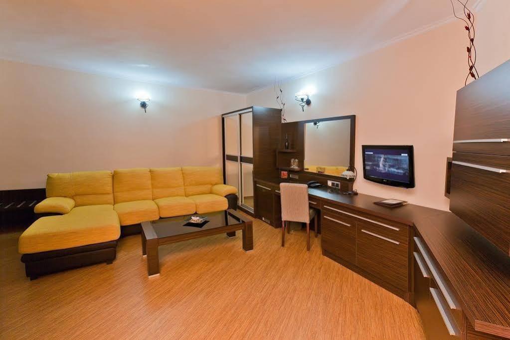 Family Hotel Hebar Batak Extérieur photo