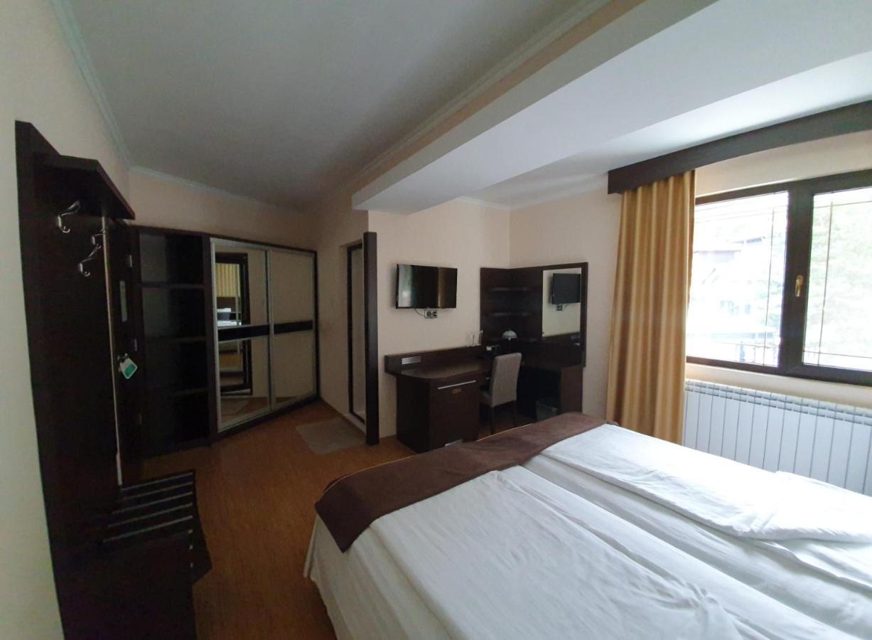 Family Hotel Hebar Batak Extérieur photo